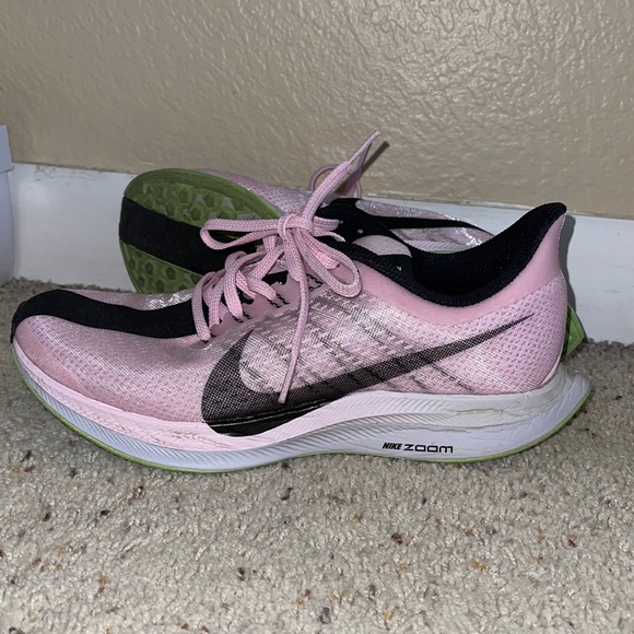 Nike running shoes - Picture 1 of 2